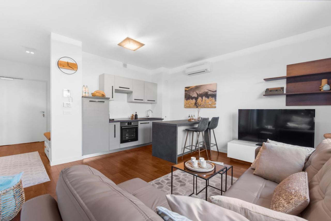Luxury New Apartment With Private Garden Near The Beach! Poreč Buitenkant foto