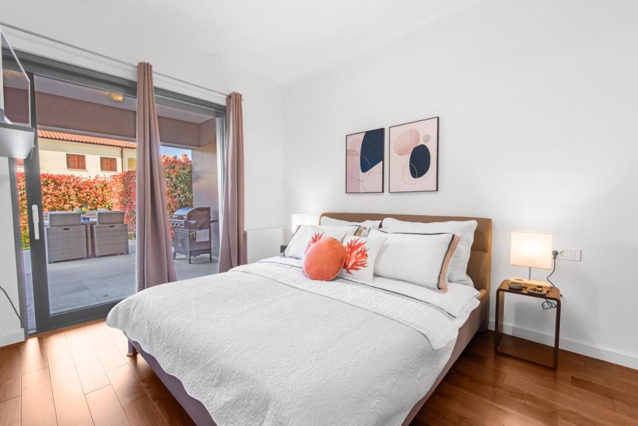 Luxury New Apartment With Private Garden Near The Beach! Poreč Buitenkant foto