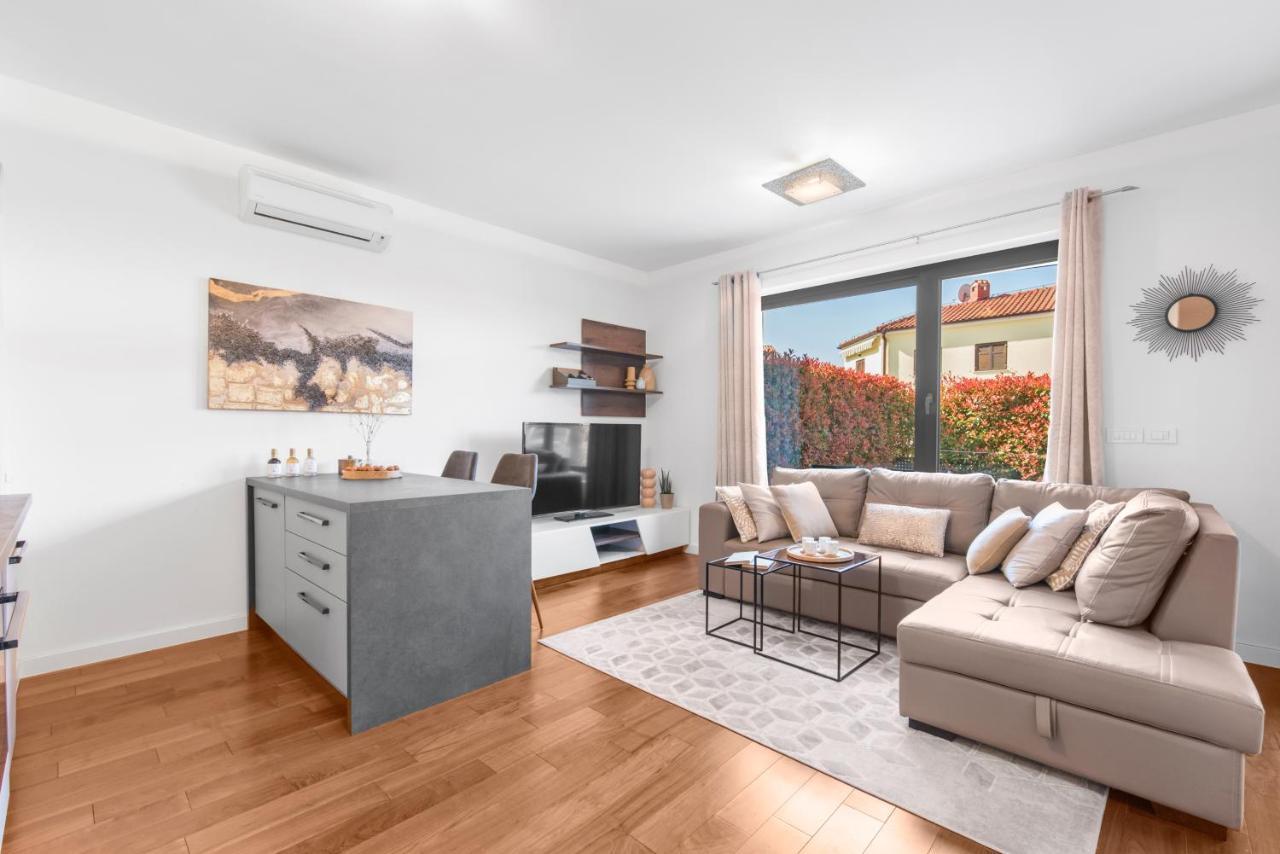 Luxury New Apartment With Private Garden Near The Beach! Poreč Buitenkant foto